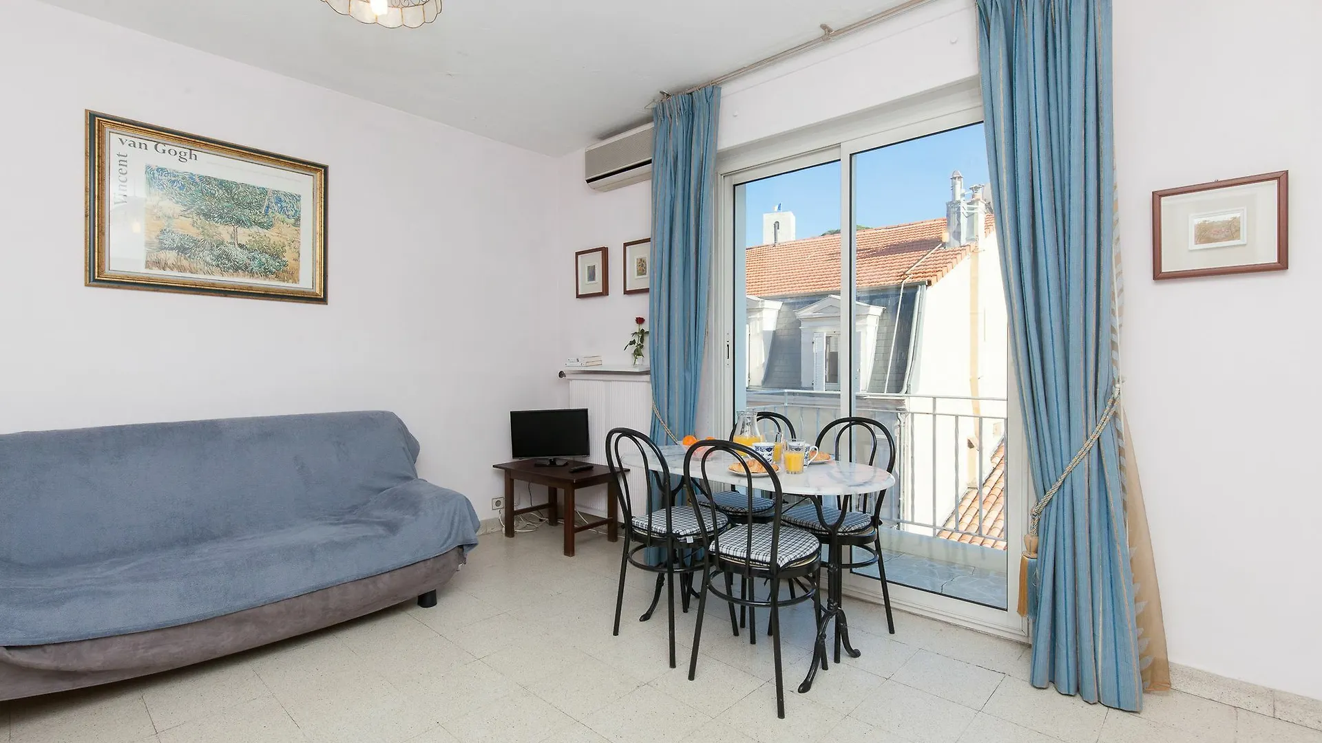 Clemenceau Yourhosthelper Cannes France