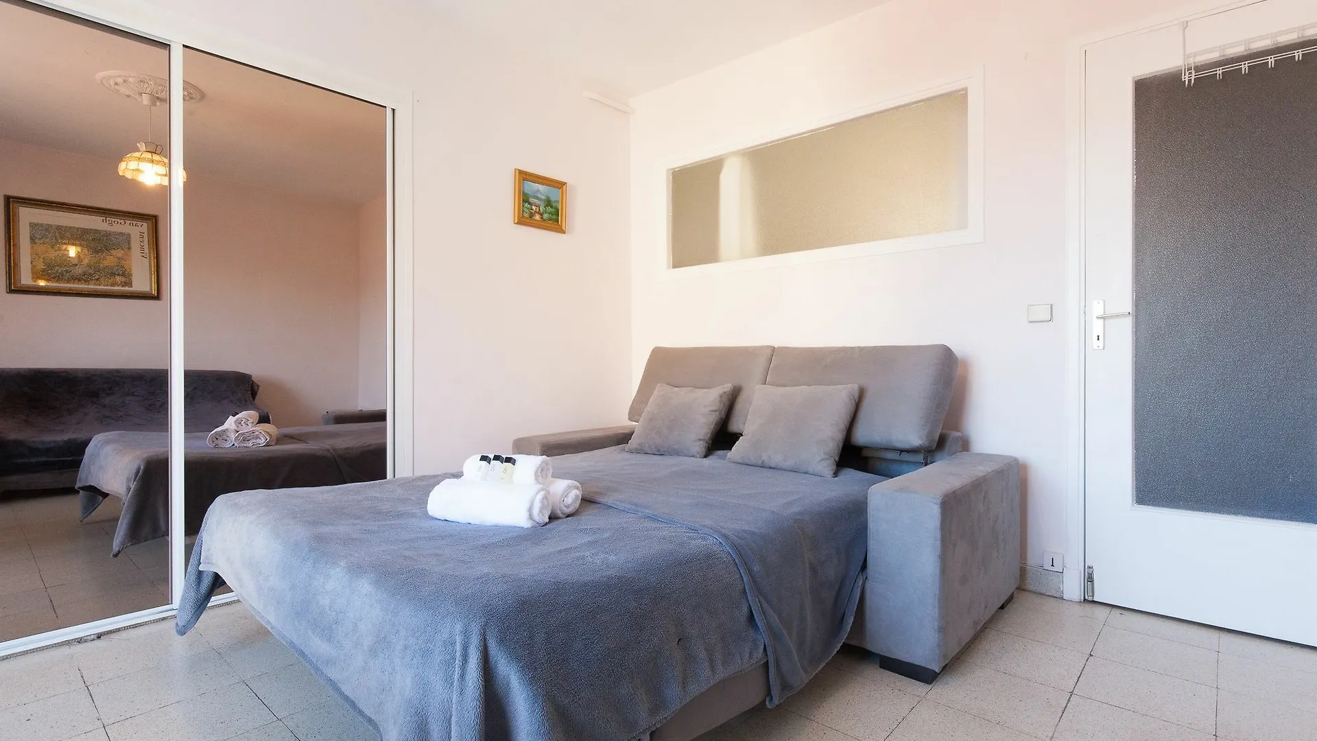 Clemenceau Yourhosthelper Cannes 0*,  France